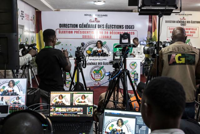 Head of the General Directorate of Elections (DGE) Djenabou Toure (C) speaks during the announcement of official partial results at the DGE offices in Conakry, on December 30, 2025, during Guinea’s presidential election. Guinea's junta chief, who had pledged not to run for office after seizing power four years ago, has a large lead in presidential elections held at the weekend, according to initial results published late December 29. (Photo by PATRICK MEINHARDT / AFP)