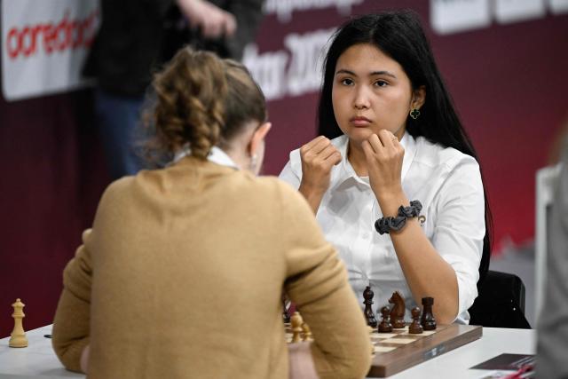 Ukraine's Anna Muzychuk (L) plays against Kazakhstan's Bibisara Assaubayeva in the final round of the FIDE World Rapid and Blitz Championship at Qatar University's Sports and Events Complex in Doha on December 30, 2025. (Photo by Mahmud HAMS / AFP)