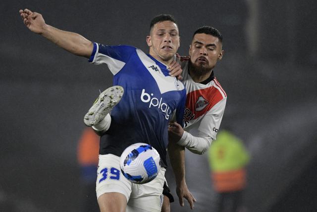 (FILES) Velez Sarsfield's Abiel Osorio (L) and River Plate's Chilean Paulo Diaz vie for the ball during their Copa Libertadores football tournament round of sixteen all-Argentine second leg match at the Monumental stadium in Buenos Aires, on July 6, 2022. On December 30, 2025, an Argentine court dismissed charges against four footballers accused of sexually abusing a journalist while they played for premier division club Velez Sarsfield last year. The case arose after a 24-year-old sports journalist alleged she was raped after being invited by Uruguay international Sebastian Sosa to a hotel room in Tucuman, Argentina, in March 2024. She said Paraguayan midfielder Jose Florentin and Argentines Braian Cufre and Abiel Osorio were waiting in the room. (Photo by Juan MABROMATA / AFP)