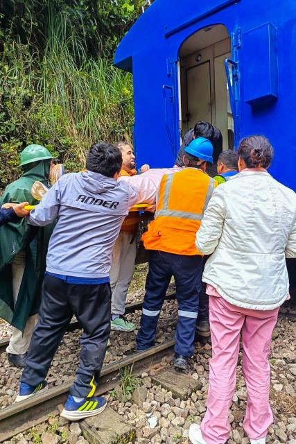 People carry an injured passenger from one of the two trains affected after a head-on collision connecting Machu Picchu with Ollantaytambo in Pampacahua, Cusco Department, Peru, on December 30, 2025. On December 30, 2025, a head-on collision between two trains on the line that services Peru's Machu Picchu killed one person and injured at least 40 others, authorities said, updating an earlier toll. (Photo by Carolina Paucar / AFP)