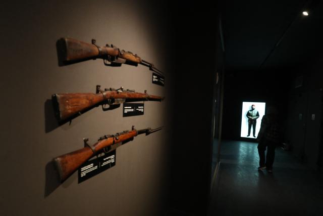 People visit the National Museum after its reopening, following a closure of more than a decade in the Libyan capital Tripoli on December 23, 2025. In a historic building in central Tripoli, Libyans wander past ancient statues and artefacts, rediscovering a heritage that transcends political divides at their national museum which reopened this month after a 2011 uprising. (Photo by Mahmud Turkia / AFP)