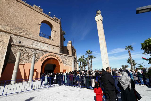 Crowds of Libyan families and students visit the National Museum after its reopening, following a closure of more than a decade in the Libyan capital Tripoli on December 23, 2025. In a historic building in central Tripoli, Libyans wander past ancient statues and artefacts, rediscovering a heritage that transcends political divides at their national museum which reopened this month after a 2011 uprising. (Photo by Mahmud Turkia / AFP)