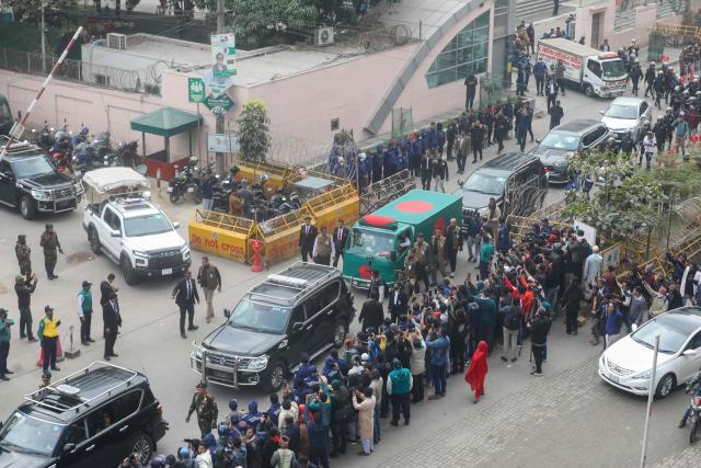 TOPSHOT - Security personnel escort a convoy carrying Bangladesh's former prime minister Khaleda Zia's mortal remains from Evercare hospital in Dhaka on December 31, 2025. Bangladesh bids farewell on December 31 to former prime minister Khaleda Zia with a state funeral expected to draw vast crowds, mourning a towering leader whose career defined politics for decades. (Photo by Joyeeta ROY / AFP)