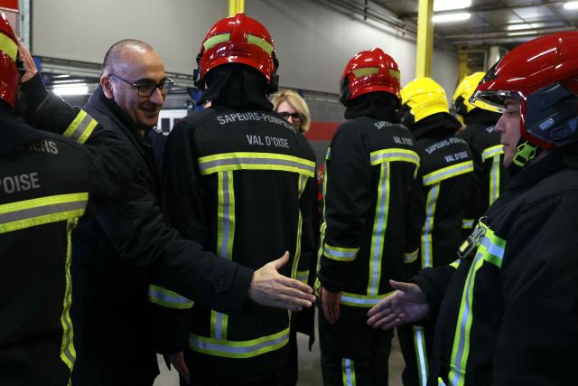 France's Interior Minister Laurent Nunez meets French firefighters at the Department Fire and Rescue Service (Service Départemental d'Incendie et de Secours - SDIS) ahead of New Year's Eve, in Villiers-le-Bel, a suburb of Paris, on December 31, 2025. (Photo by Alain JOCARD / POOL / AFP)