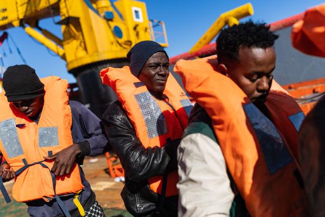 Migrants prepare to board a RHIB (Rigid inflatable boat) as crew members of the “Ocean Viking” rescue ship evacuate them from the oil tanker the 'Maridive 703' in the search-and-rescue zone of the international waters between Malta and Tunisia, on December 31, 2025. 33 migrants were rescued by crew members of the migrants rescue ship "Ocean Viking" operated by the French NGO SOS Mediterranee. They had been stranded on the oil tanker the 'Maridive 703' since their initial rescue 5 days ago in the joint search zone between Malta and Tunisia in international Mediterranean waters. (Photo by Sameer Al-DOUMY / AFP)
