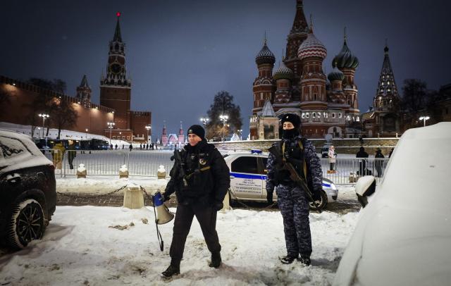 Law enforcement officers guard the closed Red Square during the New Year's Eve celebrations in Moscow on December 31, 2025. (Photo by TATYANA MAKEYEVA / AFP)