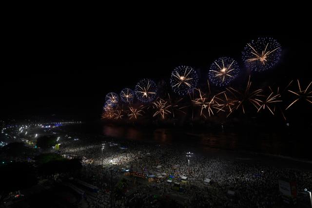 Fireworks to celebrate the New Year explode on Copacabana Beach during celebrations in Rio de Janeiro, Brazil, on January 1, 2026. Rio de Janeiro received, on December 30, 2025, the title of the world’s largest New Year’s Eve celebration from the Guinness World Records, a recognition of its famous massive festivity with live music shows by the sea. (Photo by Daniel RAMALHO / AFP)