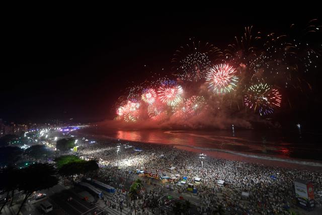 Fireworks to celebrate the New Year explode on Copacabana Beach during celebrations in Rio de Janeiro, Brazil, on January 1, 2026. Rio de Janeiro received, on December 30, 2025, the title of the world’s largest New Year’s Eve celebration from the Guinness World Records, a recognition of its famous massive festivity with live music shows by the sea. (Photo by Daniel RAMALHO / AFP)
