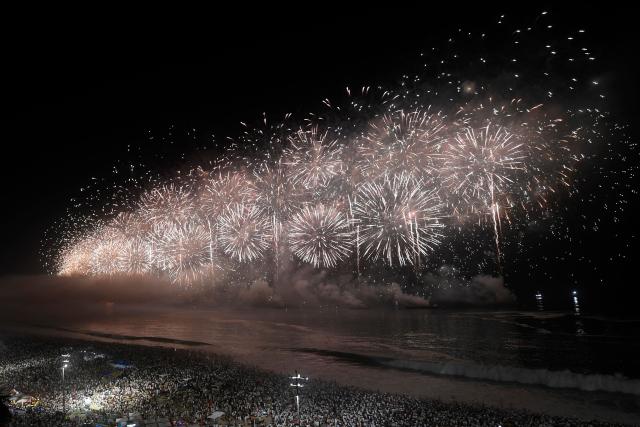 Fireworks to celebrate the New Year explode on Copacabana Beach during celebrations in Rio de Janeiro, Brazil, on January 1, 2026. Rio de Janeiro received, on December 30, 2025, the title of the world’s largest New Year’s Eve celebration from the Guinness World Records, a recognition of its famous massive festivity with live music shows by the sea. (Photo by Daniel RAMALHO / AFP)