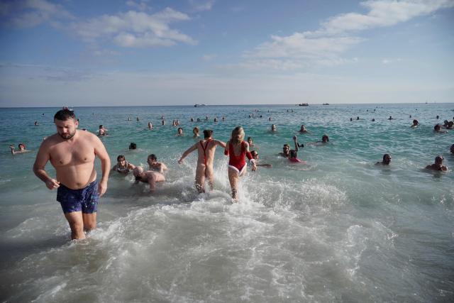 Swimmers celebrate New Year's Day by taking a traditional first bath of the year at Sant Sebastia beach in Barceloneta neighbourhood, Barcelona, on January 1, 2026. (Photo by Manaure Quintero / AFP)