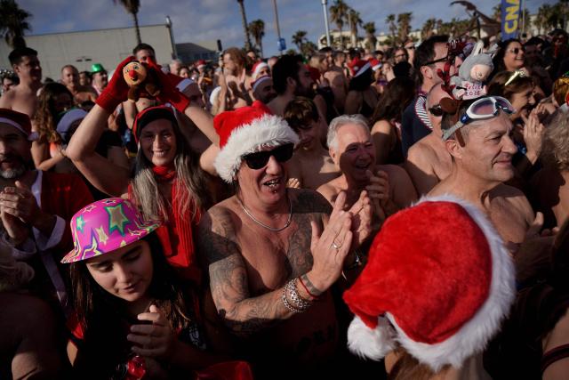 Swimmers prepare to celebrate New Year's Day by taking a traditional first bath of the year at Sant Sebastia beach in Barceloneta neighbourhood, Barcelona, on January 1, 2026. (Photo by Manaure Quintero / AFP)