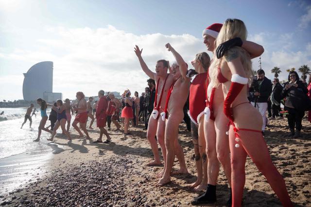 Swimmers celebrate New Year's Day by taking a traditional first bath of the year at Sant Sebastia beach in Barceloneta neighbourhood, Barcelona, on January 1, 2026. (Photo by Manaure Quintero / AFP)