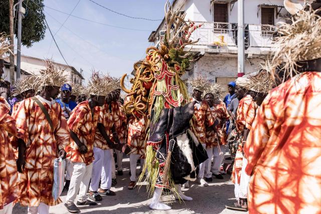 Members of Ebileh hunting society showcase their animal head during the annual New Years Hunting Festival in Banjul on January 1, 2026. Deeply rooted in tradition, the festival has become a cherished New Year celebration in The Gambia, marked by music, dancing, and vibrant masquerades. Held in the capital city, Banjul, the event features a friendly yet fierce competition among hunting societies Ekun Baba, Odilleh, and the recently joined Gun Shot Hunting Society as they showcase striking animal head displays, masks, and elaborate costumes. (Photo by Muhamadou BITTAYE / AFP)
