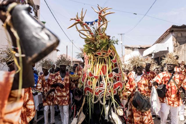 Members of Ebileh hunting society showcase their animal head in the streets ahead of the annual New Years Hunting Festival in Banjul on January 1, 2026. Deeply rooted in tradition, the festival has become a cherished New Year celebration in The Gambia, marked by music, dancing, and vibrant masquerades. Held in the capital city, Banjul, the event features a friendly yet fierce competition among hunting societies Ekun Baba, Odilleh, and the recently joined Gun Shot Hunting Society as they showcase striking animal head displays, masks, and elaborate costumes. (Photo by Muhamadou BITTAYE / AFP)