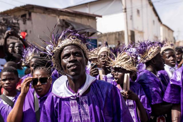 A member of the "Odilleh" Hunting Society looks on over the streets ahead of the annual New Years Hunting Festival in Banjul on January 1, 2026. Deeply rooted in tradition, the festival has become a cherished New Year celebration in The Gambia, marked by music, dancing, and vibrant masquerades. Held in the capital city, Banjul, the event features a friendly yet fierce competition among hunting societies Ekun Baba, Odilleh, and the recently joined Gun Shot Hunting Society as they showcase striking animal head displays, masks, and elaborate costumes. (Photo by Muhamadou BITTAYE / AFP)