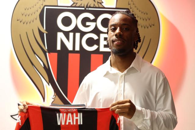 OGC Nice's French new player Elye Wahi Nice poses with his jersey after a press conference in Nice, south-eastern France, on January 2, 2026. (Photo by Valery HACHE / AFP)