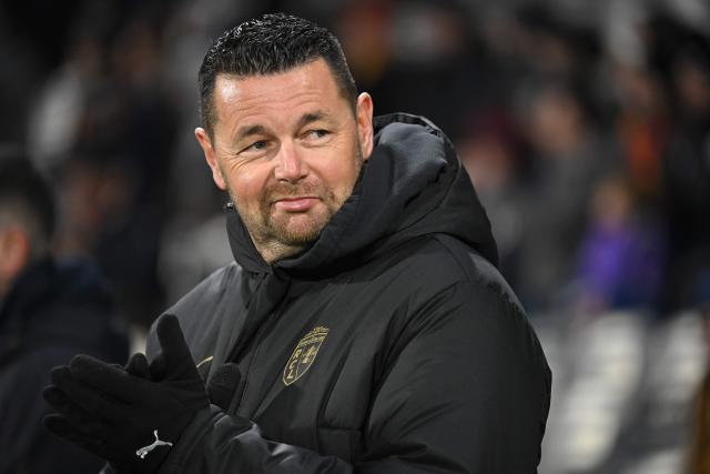 Lens' French head coach Pierre Sage looks on ahead of the French L1 football match between Toulouse FC and RC Lens at the TFC Stadium in Toulouse, southwestern France, on January 2, 2026. (Photo by Matthieu RONDEL / AFP)