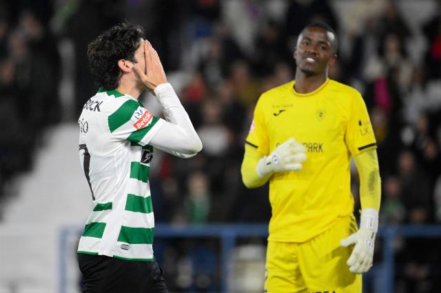 Sporting Lisbon's Portuguese forward #17 Francisco Trincao reacts after missing a goal opportunity during the Portuguese League football match between Gil Vicente FC and Sporting CP at Cidade de Barcelos stadium in Barcelos on January 2, 2026. (Photo by Miguel RIOPA / AFP)