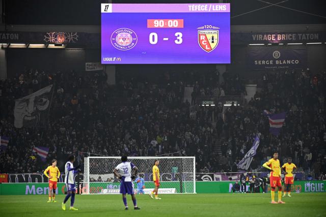 The jumbotron displays the score after 90 minutes during the French L1 football match between Toulouse FC and RC Lens at the TFC Stadium in Toulouse, southwestern France, on January 2, 2026. (Photo by Matthieu RONDEL / AFP)