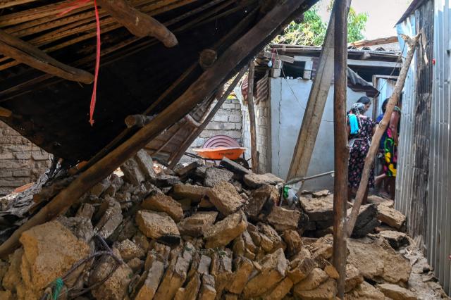 This view shows a damaged house after the earthquake in the community of San Marcos, Guerrero state, Mexico on January 2, 2026. A 6.5-magnitude earthquake rattled Mexico's capital and a tourist hotspot on  the Pacific coast on Friday, killing at least one person but causing no serious damage. (Photo by Francisco ROBLES / AFP)