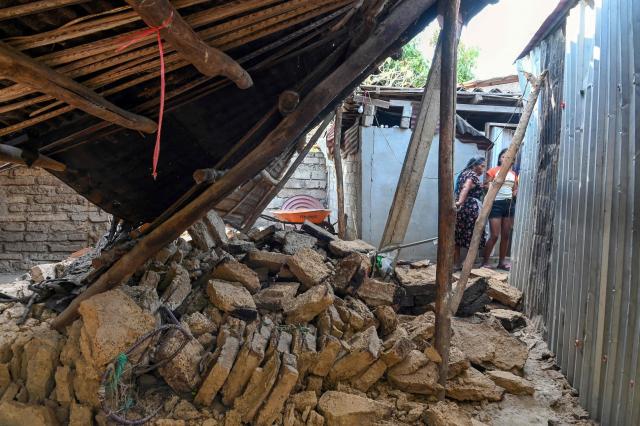 This view shows a damaged house after the earthquake in the community of San Marcos, Guerrero state, Mexico on January 2, 2026. A 6.5-magnitude earthquake rattled Mexico's capital and a tourist hotspot on  the Pacific coast on Friday, killing at least one person but causing no serious damage. (Photo by Francisco ROBLES / AFP)