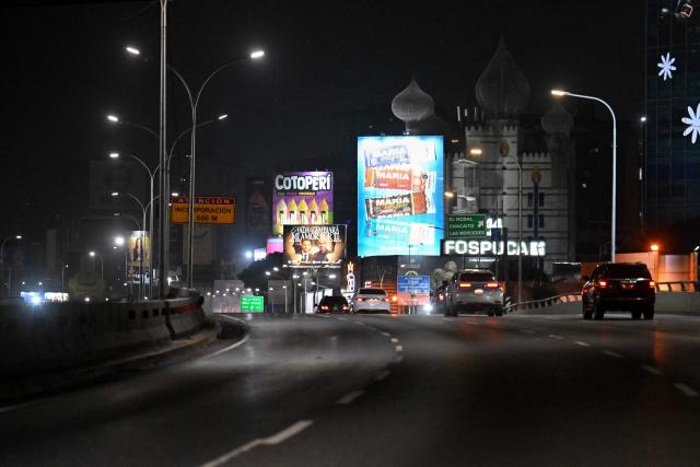 Picture of an almost empty highway in Caracas after a series of explosions on January 3, 2026. The United States military was behind a series of strikes against the Venezuelan capital Caracas on Saturday, US media reported. The White House and Pentagon have not commented on the explosions and reports of aircraft over the city. US media outlets CBS News and Fox News reported unnamed Trump administration officials confirming that US forces were involved. (Photo by Juan BARRETO / AFP)