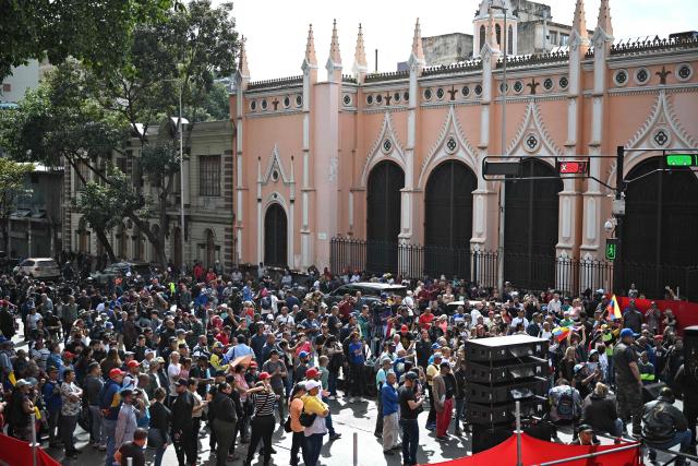 Supporters of Venezuela's President Nicolas Maduro gather in the streets of Caracas on January 3, 2026, after US forces captured him. President Donald Trump said Saturday that US forces had captured Venezuela's leader Nicolas Maduro after bombing the capital Caracas and other cities in a dramatic climax to a months-long standoff between Trump and his Venezuelan arch-foe. (Photo by Federico PARRA / AFP)