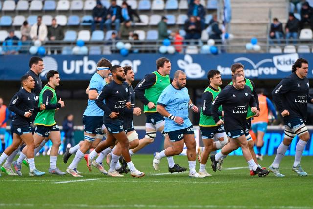 Bayonne's players warm up prior to the French Top14 rugby union match between Montpellier Herault Rugby and Aviron Bayonnais (Bayonne) at the Septeo Stadium in Montpellier, southern France on January 3, 2026. (Photo by Sylvain THOMAS / AFP)