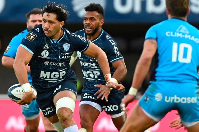 Bayonne's Australian flanker Robert Leota runs with the ball during the French Top14 rugby union match between Montpellier Herault Rugby and Aviron Bayonnais (Bayonne) at Septeo Stadium in Montpellier, southern France on January 3, 2026. (Photo by Sylvain THOMAS / AFP)