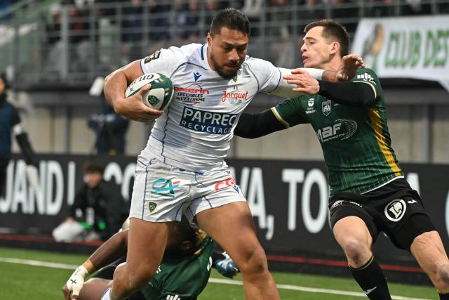 Clermont's New Zealand centre George Moala runs to score a try during the French Top14 rugby union match between US Montauban and ASM Clermont Auvergne at Stade Sapiac in Montauban, south-western France on January 3, 2026. (Photo by Matthieu RONDEL / AFP)