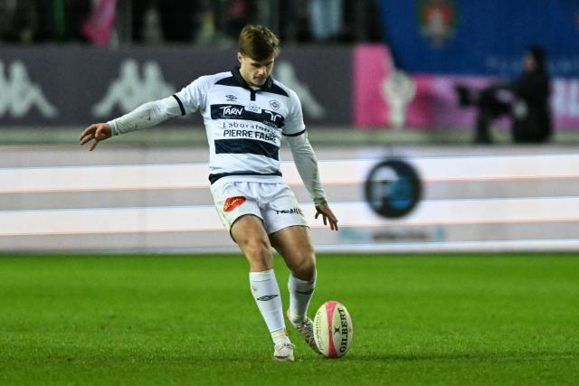 Castres' French fly-half Louka Guilhot shoots a penalty kick during the French Top14 rugby union match between Stade Francais Paris and Castres Olympique at The Jean-Bouin Stadium in Paris on January 3, 2026. (Photo by Blanca CRUZ / AFP)