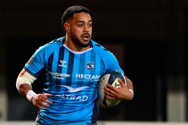 Montpellier’s Australian flanker Alexander Masibaka runs to score a try during the French Top14 rugby union match between Montpellier Herault Rugby and Aviron Bayonnais (Bayonne) at Septeo Stadium in Montpellier, southern France on January 3, 2026. (Photo by Sylvain THOMAS / AFP)