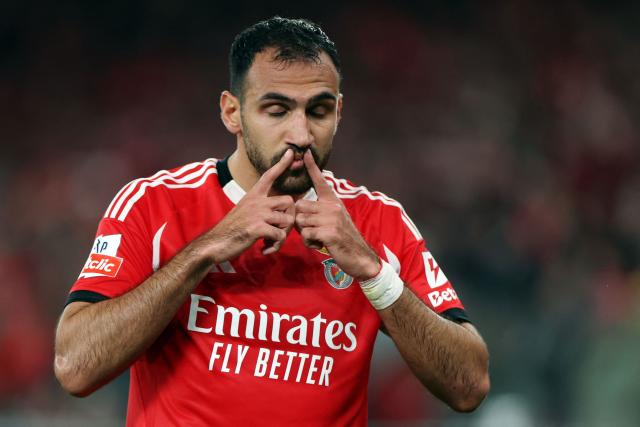 SL Benfica's Greek forward #14 Vangelis Pavlidis celebrates scoring his team's second goal during the Portuguese League football match between SL Benfica and GD Estoril Praia at Estadio da Luz in Lisbon on January 3, 2026. (Photo by PATRICIA DE MELO MOREIRA / AFP)