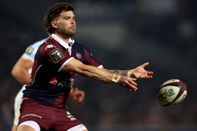 Bordeaux-Begles' French fly-half Matthieu Jalibert passes the ball during the French Top14 rugby union match between Union Bordeaux-Begles (UBB) and Racing 92 at the Chaban-Delmas Stadium in Bordeaux, south-western France on January 3, 2026. (Photo by ROMAIN PERROCHEAU / AFP)