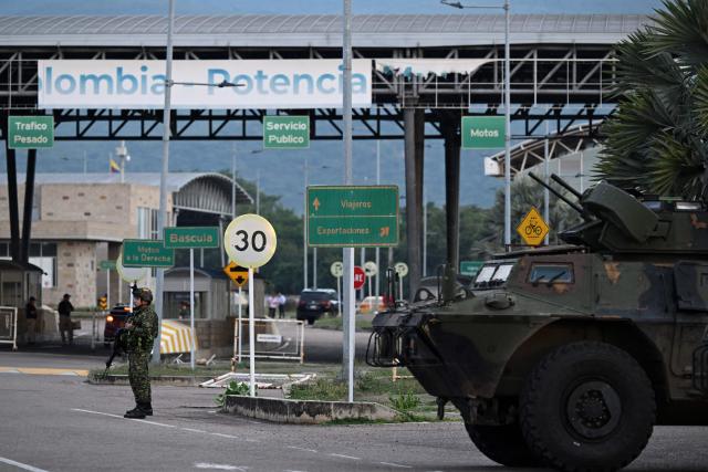 A Colombian soldier stands guard at the Atanasio Girardot border bridge with Venezuela in Cucuta, Colombia, on January 3, 2026, after US forces captured Venezuela's President Nicolas Maduro. President Donald Trump said on January 3, 2025, that US forces had captured Venezuela's leader Nicolas Maduro after bombing the capital Caracas and other cities in a dramatic climax to a months-long standoff between Trump and his Venezuelan arch-foe. (Photo by Raul ARBOLEDA / AFP)