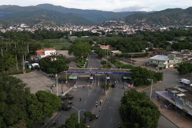 This aerial view shows Colombian soldiers in military vehicles monitoring the border crossing with Venezuela in Cucuta, Colombia, on January 3, 2026, after US forces captured Venezuela's President Nicolas Maduro. President Donald Trump said on January 3, 2025, that US forces had captured Venezuela's leader Nicolas Maduro after bombing the capital Caracas and other cities in a dramatic climax to a months-long standoff between Trump and his Venezuelan arch-foe. (Photo by Raul ARBOLEDA / AFP)