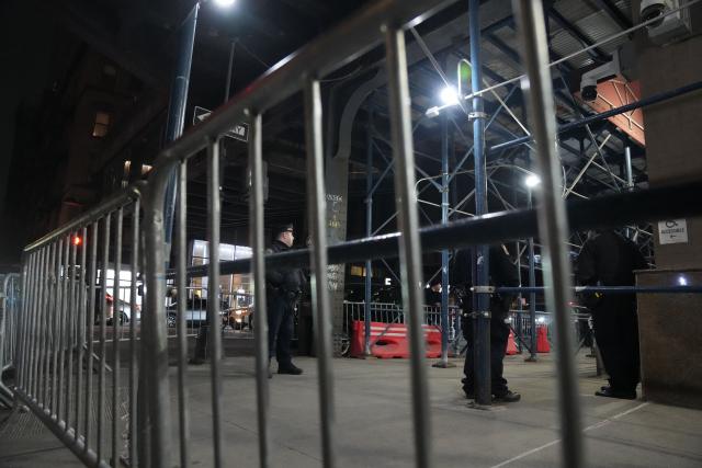 NYPD officers wait outside the US Drug Enforcement Administration (DEA) headquarters in lower Manhattan as Venezuelan President Nicolas Maduro is expected to be transferred on January 3, 2026. Venezuelan President Nicolas Maduro arrived on the evening of January 3 at a military base in the United States after his capture by US forces in Caracas. Maduro was seen surrounded by FBI agents as he descended the boarding stairs of a US government plane at a New York state National Guard facility, and was slowly escorted along the tarmac. (Photo by Bryan R. SMITH / AFP)