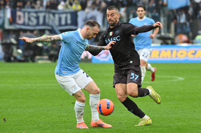 Napoli’s Italian defender #37 Leonardo Spinazzola (R) fights for the ball with  Lazio’s Italian midfielder #29 Manuel Lazzari  during the Italian Serie A football match between Lazio and Napoli at The Olympic Stadium in Rome on January 4, 2026. (Photo by Alberto PIZZOLI / AFP)