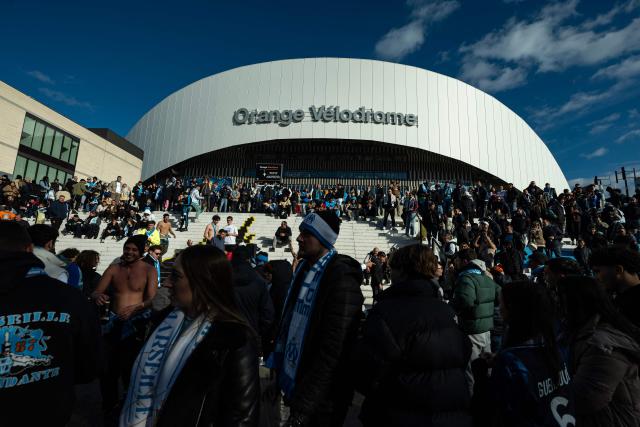 Marseille supporters walk outside the stadium prior to the French L1 football match between Olympique de Marseille (OM) and FC Nantes at the Stade Velodrome in Marseille, southern France on January 4, 2026. (Photo by MIGUEL MEDINA / AFP)