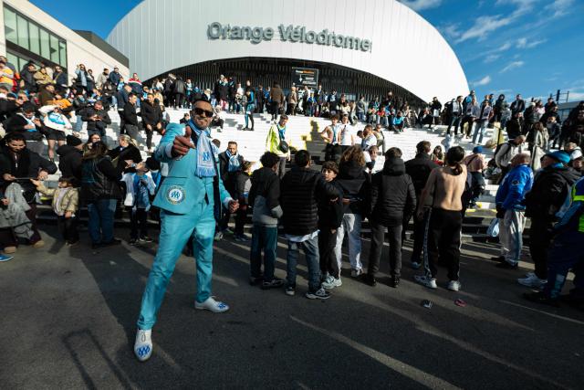 Marseille supporters walk outside the stadium prior to the French L1 football match between Olympique de Marseille (OM) and FC Nantes at the Stade Velodrome in Marseille, southern France on January 4, 2026. (Photo by MIGUEL MEDINA / AFP)