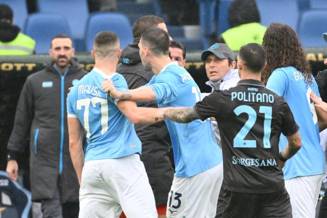 Napoli’s Italian coach Antonio Conte (R) argues with Lazio’s players during the Italian  Serie A football match between Lazio and Napoli at The Olympic Stadium in Rome on January 4, 2026. (Photo by Alberto PIZZOLI / AFP)