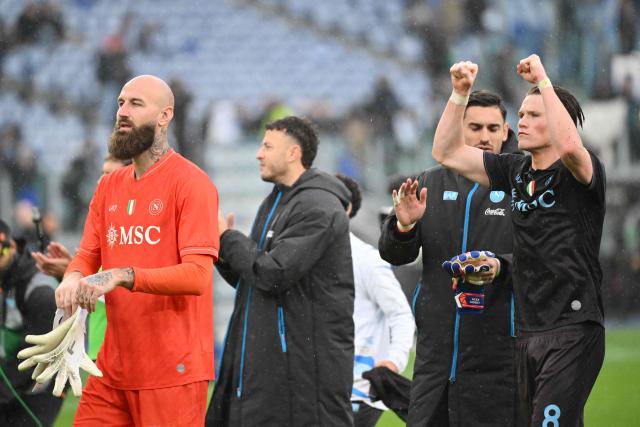 Napoli’s Scottish midfielder #08 Scott McTominay (R) celebrates with teammates at the end of the Italian Serie A football match between Lazio and Napoli at The Olympic Stadium in Rome on January 4, 2026. (Photo by Alberto PIZZOLI / AFP)