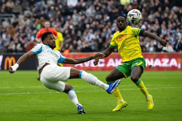 Marseille's Panamanian defender #62 Amir Murillo (L) fights for the ball with Nantes' Colombian defender #27 Deiver Machado during the French L1 football match between Olympique de Marseille (OM) and FC Nantes at the Stade Velodrome in Marseille, southern France on January 4, 2026. (Photo by MIGUEL MEDINA / AFP)