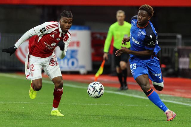 Brest's Ivorian defender #12 Luck Zogbe (L) and Auxerre's Ghanaian forward #23 Ibrahim Osman fight for the ball during the French L1 football match between Stade Brestois 29 (Brest) and AJ Auxerre at the Stade Francis-Le-Ble in Brest, western France on January 4, 2026. (Photo by Fred TANNEAU / AFP)