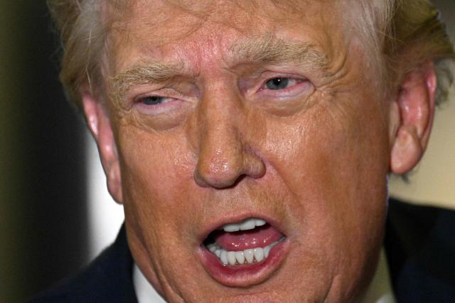 US President Donald Trump speaks with reporters aboard Air Force One on his way back to Washington, DC, on January 4, 2026. President Trump is returning to DC after spending the holidays at his Mar-a-Lago residence in Palm Beach, Florida. (Photo by Jim WATSON / AFP)