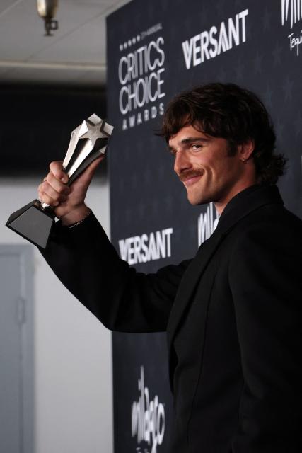 Australian actor Jacob Elordi poses in the press room with his best Best Supporting Actor award for "Frankenstein" during the 31st Annual Critics Choice Awards at Barker Hangar in Santa Monica, California, on January 4, 2026. (Photo by Michael Tran / AFP)