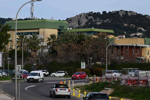 A photo shows the Hyeres hospital after a fire broke out overnight in the emergency service killing one person in Hyeres, southeastern France, on January 5, 2026. A 75-year-old man died on January 5 morning in his cubicle while being treated by the emergency services in Hyeres, according to sources close to the case. The fire broke out at around 4 am and led to the evacuation of 32 people ‘horizontally,’ including 19 patients to the hospital's maternity ward, according to the fire department, which said the fire had been brought under control by a security guard and a caregiver. (Photo by Miguel MEDINA / AFP)