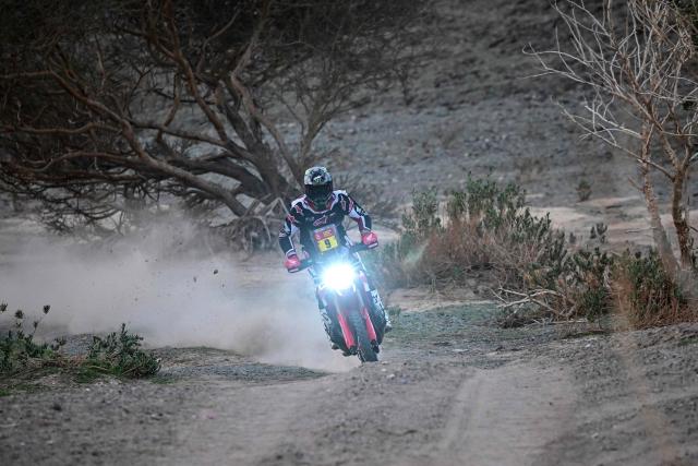 Honda CRF 450's US rider Ricky Brabec competes in Stage 2 of the 48th edition of the Dakar Rally, between Yanbu and Al Ula in Saudi Arabia, on January 5, 2026. (Photo by Giuseppe CACACE / AFP)