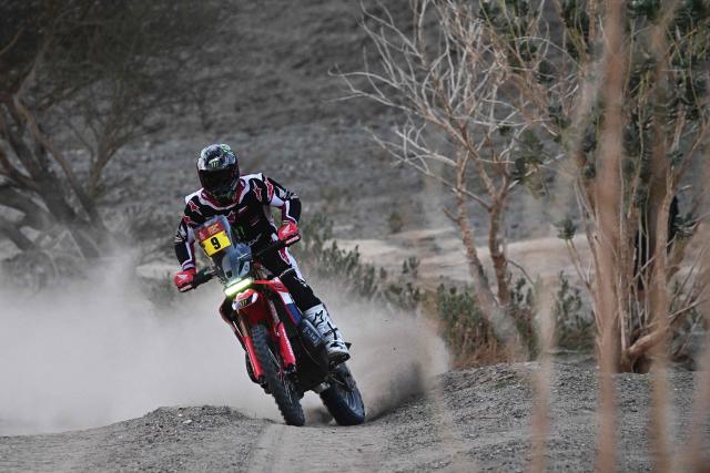Honda CRF 450's US rider Ricky Brabec competes in Stage 2 of the 48th edition of the Dakar Rally, between Yanbu and Al Ula in Saudi Arabia, on January 5, 2026. (Photo by Giuseppe CACACE / AFP)