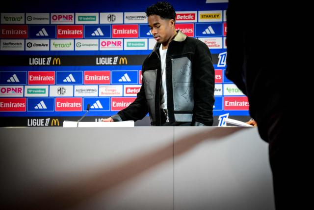 Olympique Lyonnais’ Brazilian forward #09 Endrick arrives for his official presentation press conference at the OL training centre in Decines-Charpieu, in the suburbs of Lyon, central-eastern France, on January 5, 2026. (Photo by OLIVIER CHASSIGNOLE / AFP)